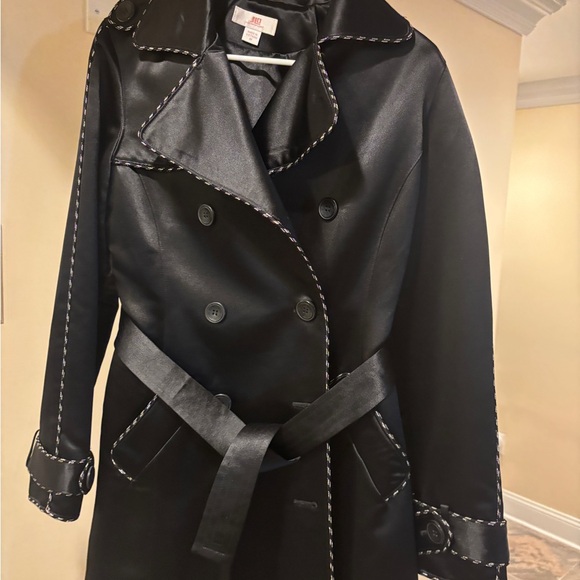 Long coat, never worn, like new and pretty - Picture 2 of 3